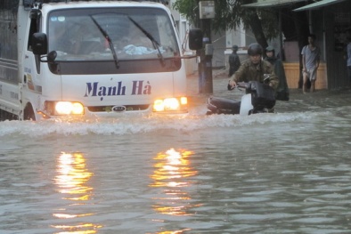 Tin mới nhất lũ miền trung:  18 người bị mất tích, lũ cuốn trôi
